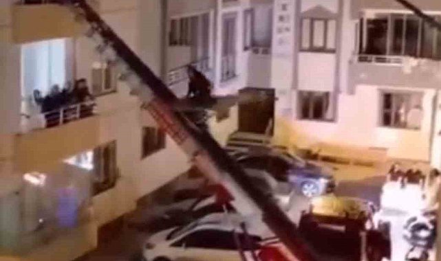 Dayak geleneğinden kaçan damat için yük asansörüyle eve girdiler