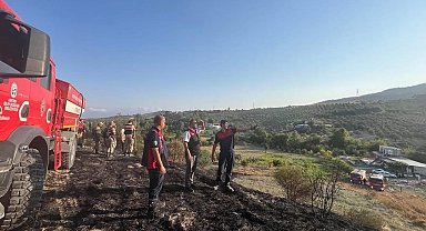 Defne'de makilik alanda yangın çıktı