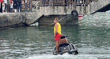 Denizde saygı duruşu büyük alkış aldı
