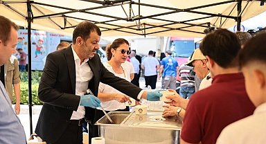 Denizli Büyükşehir'den vatandaşa aşure ikramı