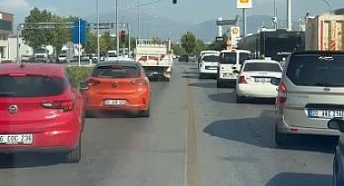 Denizli'de siren sesini duyan sürücülerin duyarlı davranışı takdir topladı