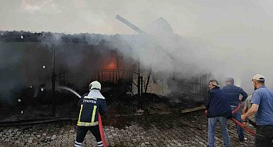 Depoda çıkan yangın itfaiye ve köylüler tarafından söndürüldü