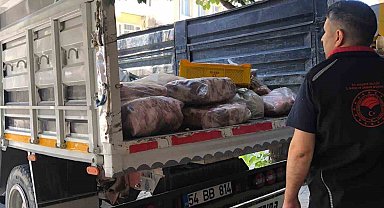 Deponun ardındaki tehlike: 2 ton kaçak et ve süt ürünü ele geçirildi