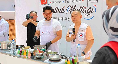 Deprem bölgesinde dostluk yemeği