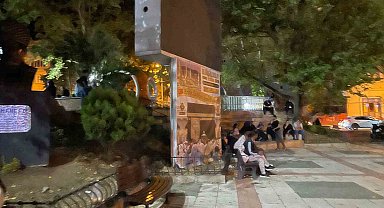 Deprem korkusuyla geceyi sokakta geçirdiler