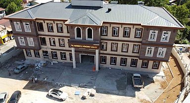 Deprem sonrası yıkılan Saimbeyli kaymakamlık binası yeniden inşa edildi