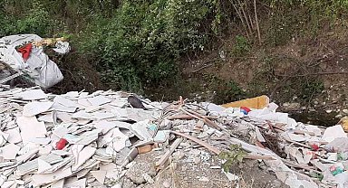 Dere yatağını çöplüğe çevirdiler