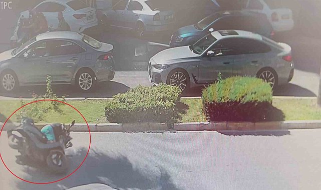 Devrilen motosikletin sürücüsü yaralandı, ilk yardım vatandaşlardan geldi