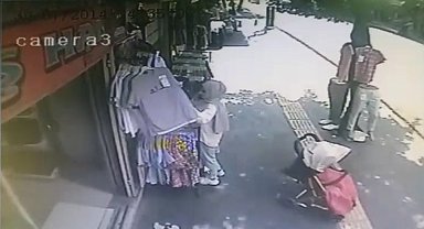 Dikkatsiz annenin unutkanlığı faciayla sonuçlanıyordu: O anlar kamerada