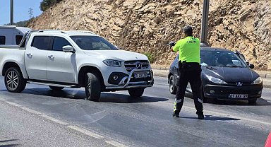 Dilan Çıtak, polisin üzerine araba sürdü