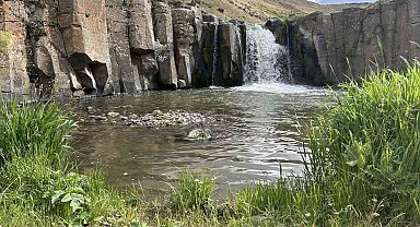 Diyadin'in Yıldızlı Şelalesi doğaseverlerin ilgisini çekiyor