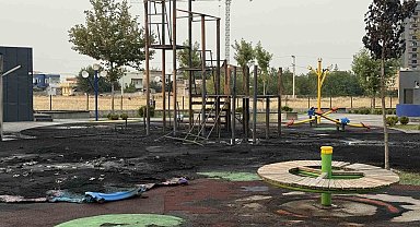 Diyarbakır'da çocuk parkı alevlere teslim oldu