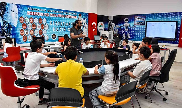 Diyarbakır'da çocuklar yaz atölyelerinde sanatla buluşuyor