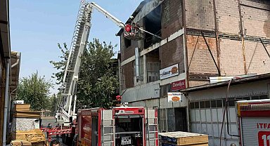 Diyarbakır'da mobilya boya atölyesinde yangın: Dumanlar gündüzü geceye çevirdi