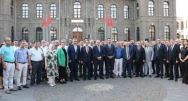 Diyarbakır'da "Srebrenitsa Soykırımı" anısına fotoğraf sergisi açıldı