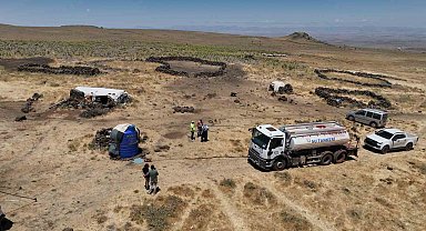 Diyarbakır'da yaylada kalan besicilerin hayvanlarına tankerlerle su taşınıyor