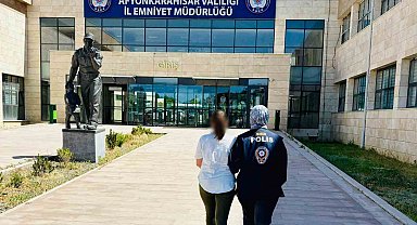 Dolandırıcılık suçundan aranan şahsı polis yakaladı