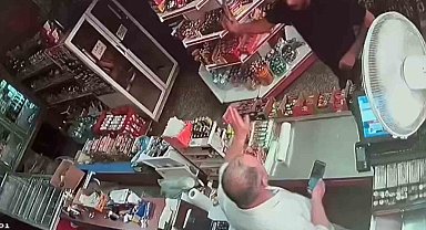 Dondurma iadesini kabul etmedi, pala ile saldırıya uğradı