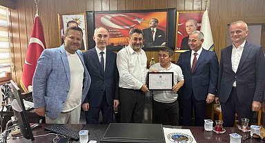 Dünya rekortmeni Halil Mutlu'ya Çankırı'da "fahri hemşehrilik" beratı