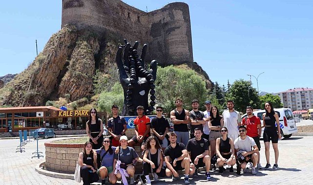 Dünyanın dört bir tarafından gençler Erzurum'da buluşuyor