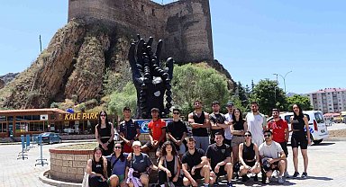 Dünyanın dört bir tarafından gençler Erzurum'da buluşuyor