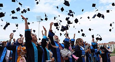 Düzce Üniversitesi'nde mezuniyet heyecanı devamı ediyor