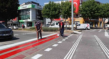 Düzce'de yaya geçit çizgileri yenilenerek belirgin hale getiriliyor