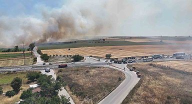Edirne-Havsa arasında anızda çıkan yangın yolu kapladı: 5 aracın karıştığı kazada 1 kişi yaralandı