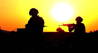 Edirne Jandarması iki firariyi sınırda yakaladı