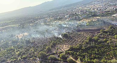 Edremit'te tarım arazisinde çıkan yangın korkuttu
