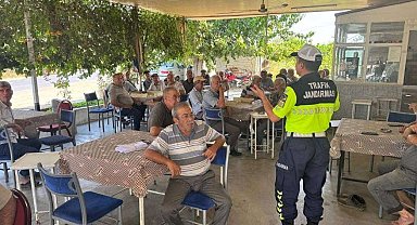 Efeler'de motosiklet sürücülerine kask ve güvenli sürüş eğitimi