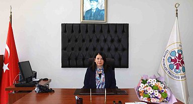 Eğitim bilimleri enstitüsünde bayrak değişimi