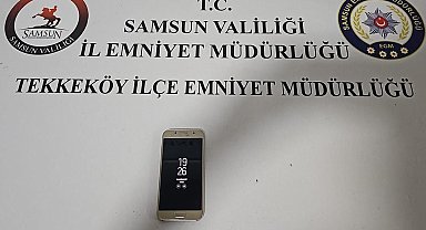 Ehliyet sınavına girerken göğüs kafesinin çukuruna gizlediği cep telefonuyla yakalandı