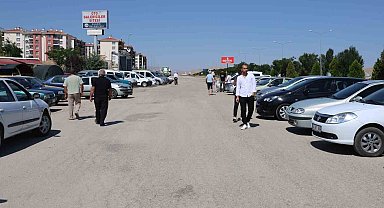 Elazığ ikinci el oto pazarında araç çok, alıcı yok