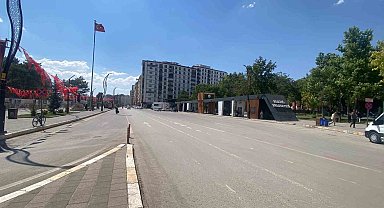 Elazığ'da sıcaklık 40 dereceye yaklaştı, caddeler boş kaldı