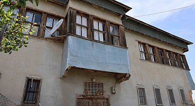 Elazığ'daki 'Kırk kapılı konak' tarihe ışık tutmaya devam ediyor