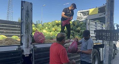 Elazığlı esnaf 30 ton karpuzu ücretsiz dağıttı