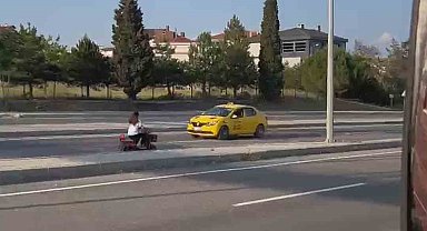 Elektrikli bisikletle ters yönde ilerlerken kameraya yakalandı