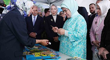 Emine Erdoğan, Ümraniye Çevre Şenliği'nde çocuklarla birlikte teraryum hazırladı