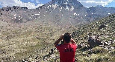 Erciyes'e zirve tırmanışı yapan dağcı mahsur kaldı