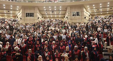 ERÜ İlahiyat Fakültesi'nde mezuniyet heyecanı
