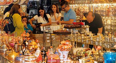 Erzincan Bakırcılar Çarşısı, bakır ustalarının çekiç sesleriyle anılırken, son dönemde sessizliğe büründü