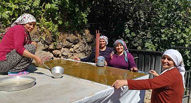 Erzincan'da kazanlar pestil için kaynıyor