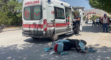 Erzincan'da motosiklet ile hafif ticari araç çarpıştı: 1 yaralı