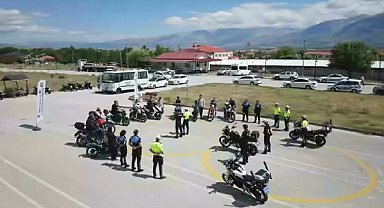 Erzincan'da motosiklet sürücülerine güvenli sürüş eğitimi verildi