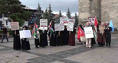 Erzurum'da sağlık çalışanları Gazze için yürüdü