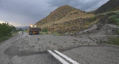 Erzurum'da sel yolu kapattı