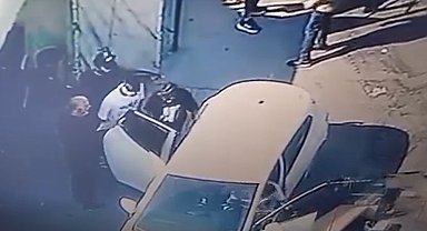 Esenyurt'ta bir çocuğun önünü keserek, gasp eden ve kafeden laptop çalan iki çocuk yakalandı