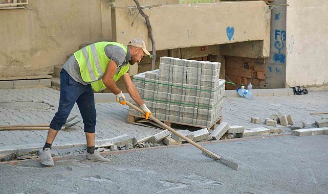 Esenyurt'un sokakları yenileniyor: Parke çalışmaları ilçe genelinde sürüyor