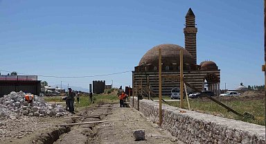 Eski Van Şehri'nin surları ayağa kaldırılıyor